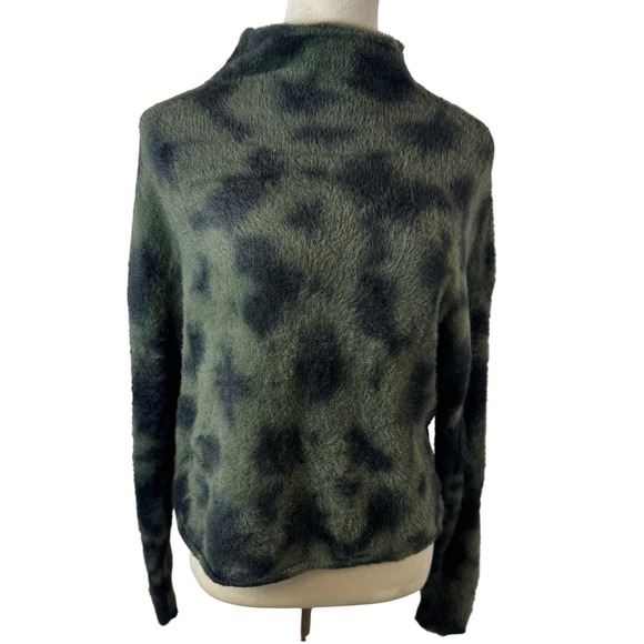 Bella Dahl Fuzzy Leopard Print Mock Neck Sweater Green Black Size Medium